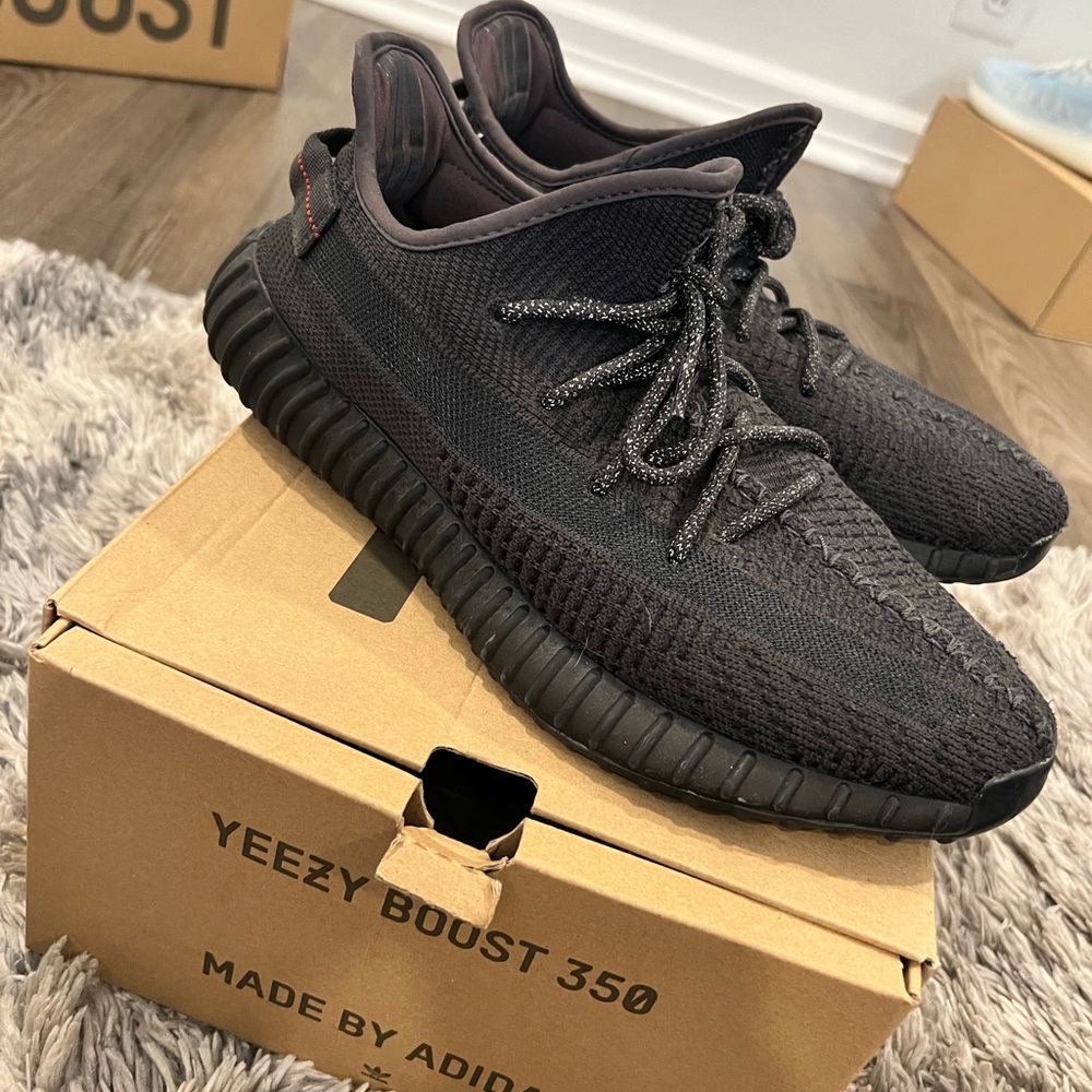 adidas Yeezy Boost 350 V2 Triple Black Sneakers